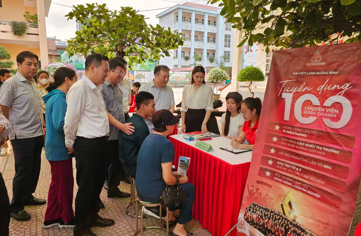 Job fair in Viet Hung ward, Quang Ninh, Photo: Doan Hung