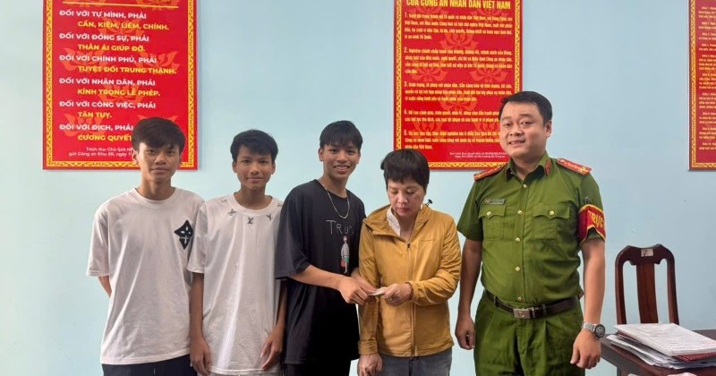 Đà Nẵng: 3 học sinh lớp 9 nhặt được vàng, tiền rồi trả lại