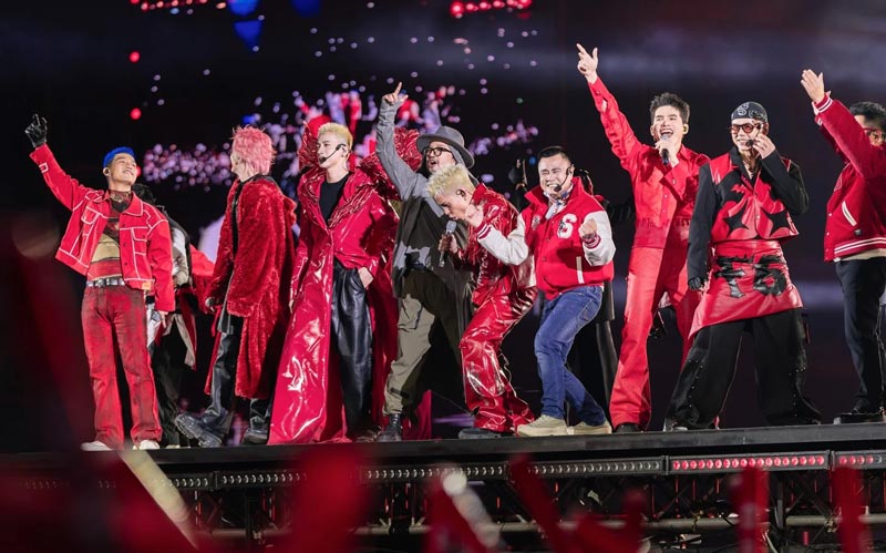 The "Anh Trai Vuot Ngan Chong Gai" concert attracted attention when it gathered a quality live singing cast. Photo: Yeah1