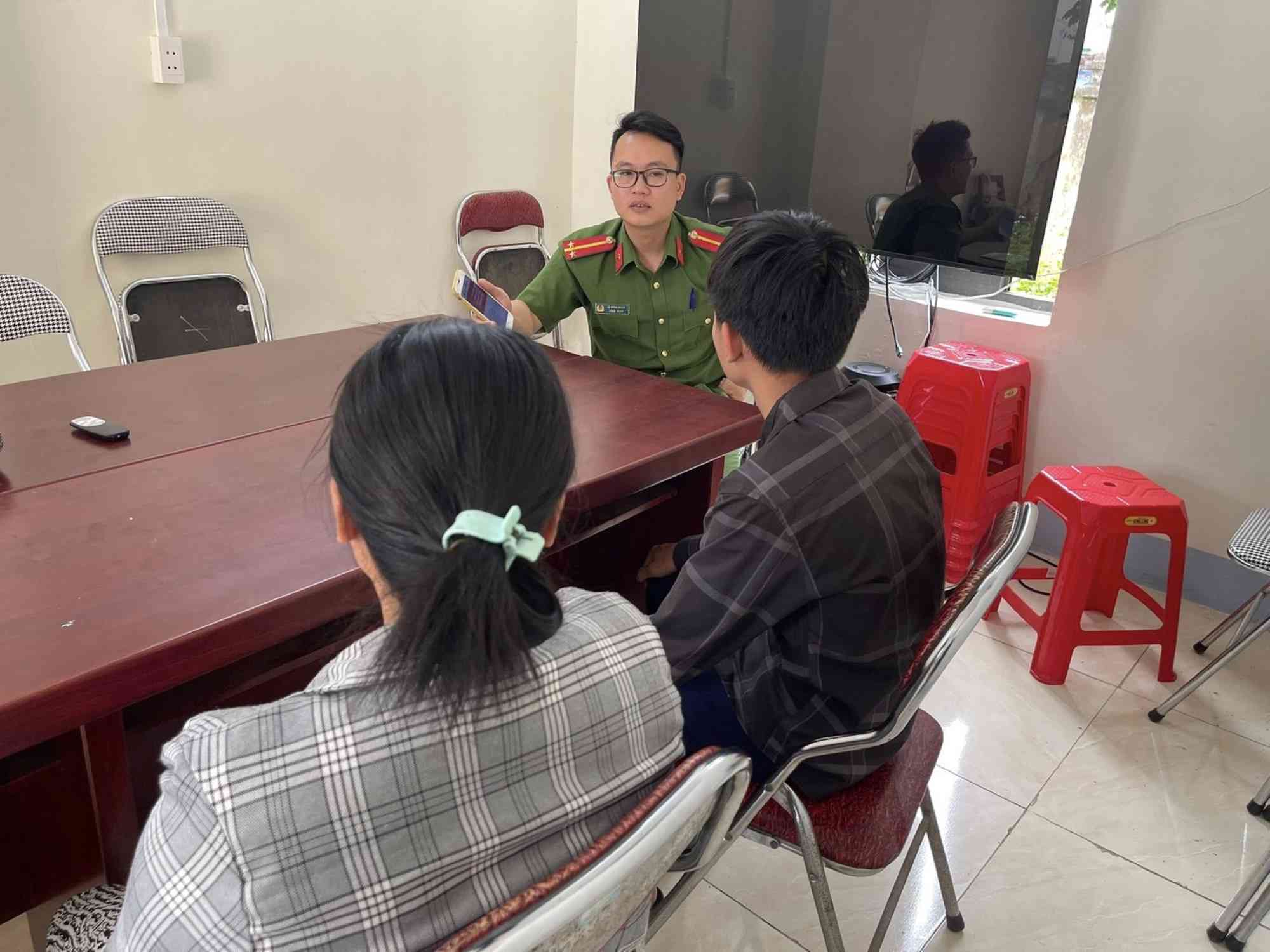 The family of child T.H. L reported the incident at the Police agency. Photo: Ministry of Public Security