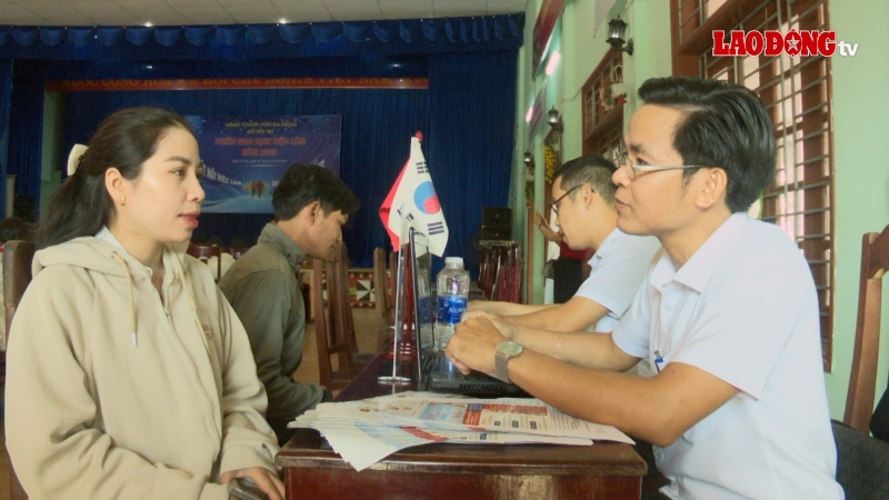 ダナンは、山岳地帯の労働者が貧困から脱却するための支援を受けるために、労働輸出政策信用資金の障害を早急に取り除く必要があります。写真:チュオン・アン