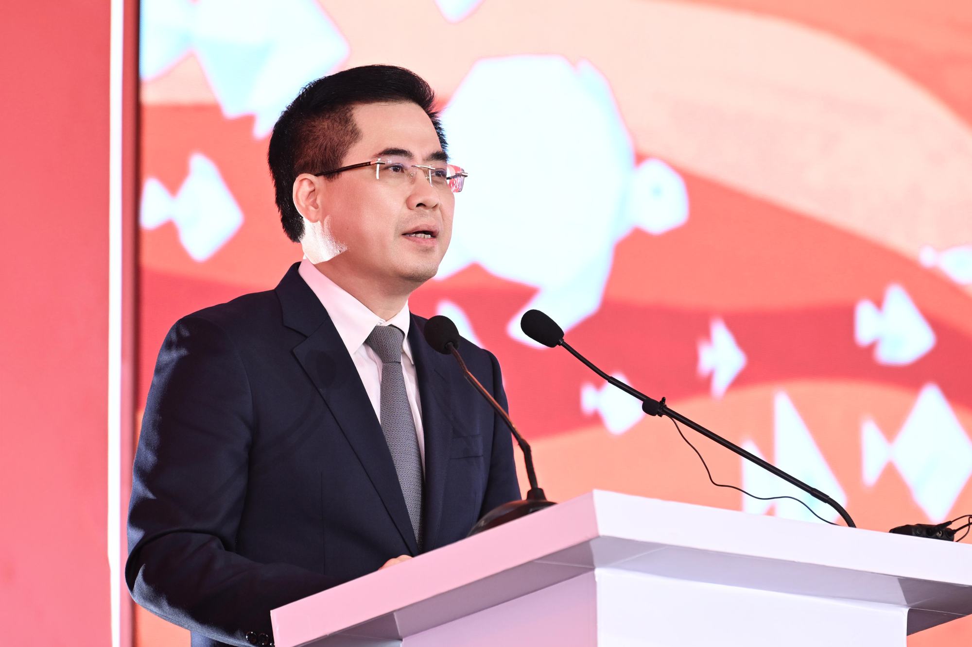 Ông Nguyễn Hoàng Giang - Ủy viên Trung ương Đảng, Phó Bí thư Tỉnh ủy, Chủ tịch UBND tỉnh Quảng Ngãi phát biểu tại sự kiện. Ảnh: Đông Giang