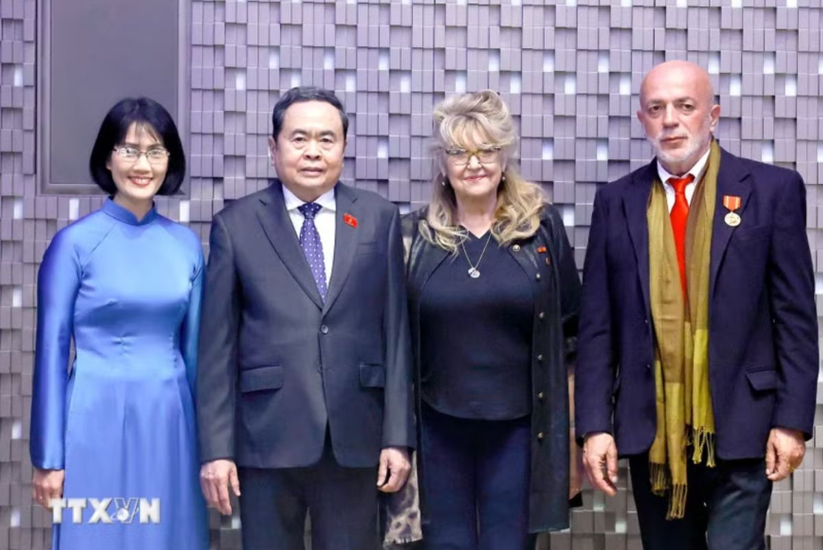 Politburo member and National Assembly Chairman Tran Thanh Man met with Ms. Sandra Scagliotti, Honorary Consul of Vietnam in Turin. Photo: TTXVN