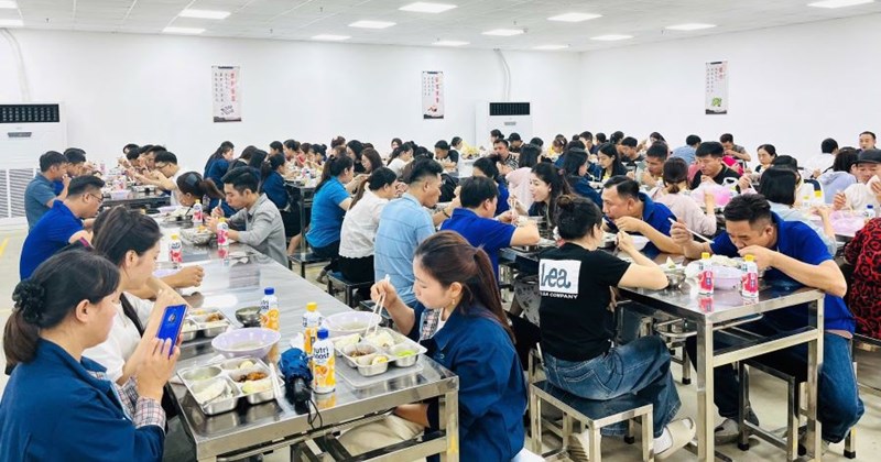Kersen Technology phân phát sữa làm mát cho công nhân dưới nắng nóng
