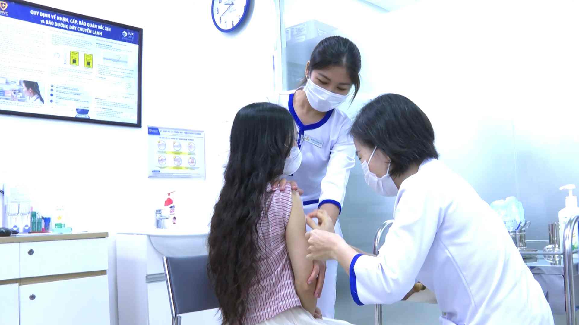 Chickenpox is prone to serious complications in adults, many people actively learn about vaccines