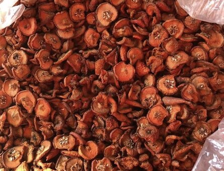 The uses of dried cat apples have become a health care secret for many families. Photo: Quynh Mai