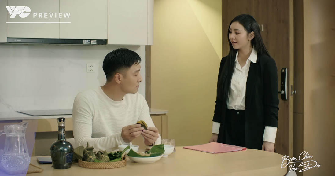 Trong tập 22 phim “Bước chân vào đời“, Lâm đã về ăn cơm với mẹ. Ảnh: VFC. 