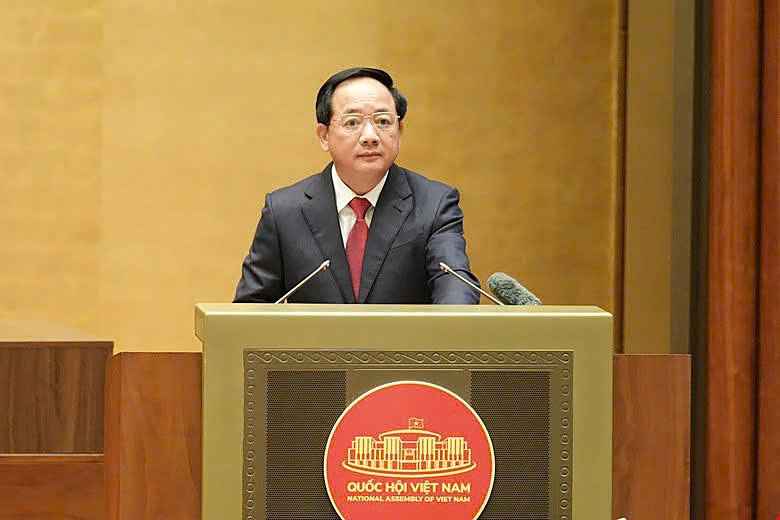 Head of the Central Propaganda and Mass Mobilization Commission Trinh Van Quyet exchanged views on the topic "Basic contents of Regulations on political and ideological work in the Party", which mentioned the responsibilities of Party committees and heads, and there is no "safe zone" for heads if leadership is loosened. Photo: Media of the National Assembly
