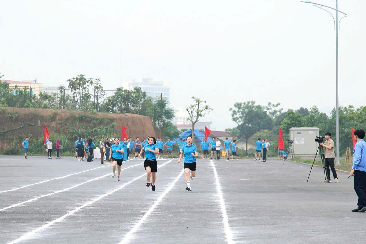Công đoàn Lào Cai nâng cao đời sống văn hóa trong công nhân, lao động. Ảnh: Lam Anh