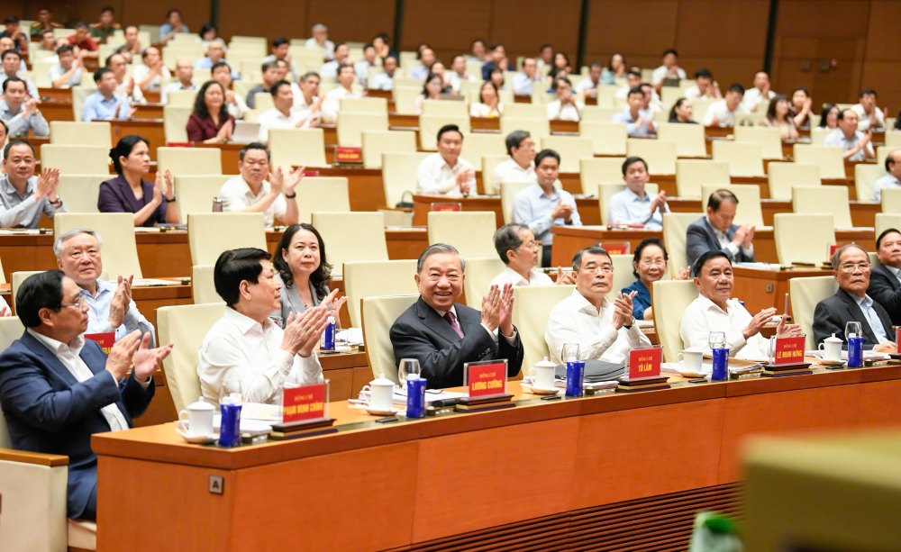 Tổng Bí thư, Chủ tịch nước Tô Lâm và các lãnh đạo, nguyên lãnh đạo Đảng, Nhà nước tại Hội trường Diên Hồng. Ảnh: Như Ý