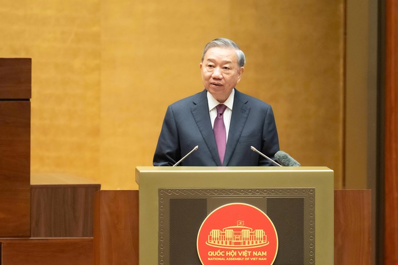 General Secretary and President To Lam emphasized the requirement to strictly implement the Party's regulations, not to apply them in a favorable direction for themselves. Photo: Media National Assembly