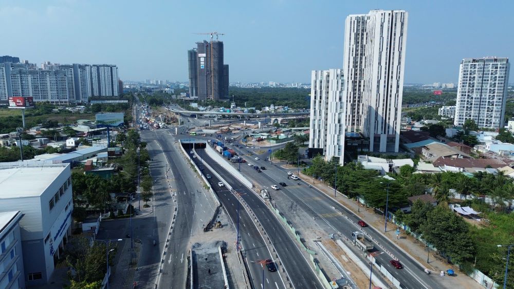 Dự án nút giao 3 tầng An Phú đã hoàn thành hơn 70% tổng khối lượng công việc. Ảnh: Thái Bảo 