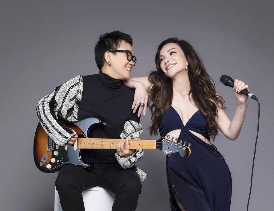 Phương Uyên hạnh phúc bên Thanh Hà. Ảnh: NVCC