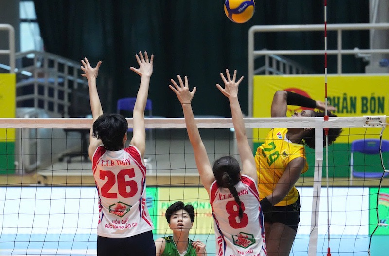 VTVビンディエンロンアンが全国バレーボール選手権でホアチャットドゥクザンラオカイと対戦。写真:VFV