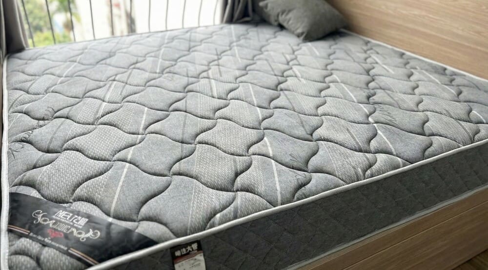 Les critères de sélection des matelas à ressort aideront les femmes au foyer à choisir facilement les produits appropriés et de qualité. Photo: Tuấn Đạt