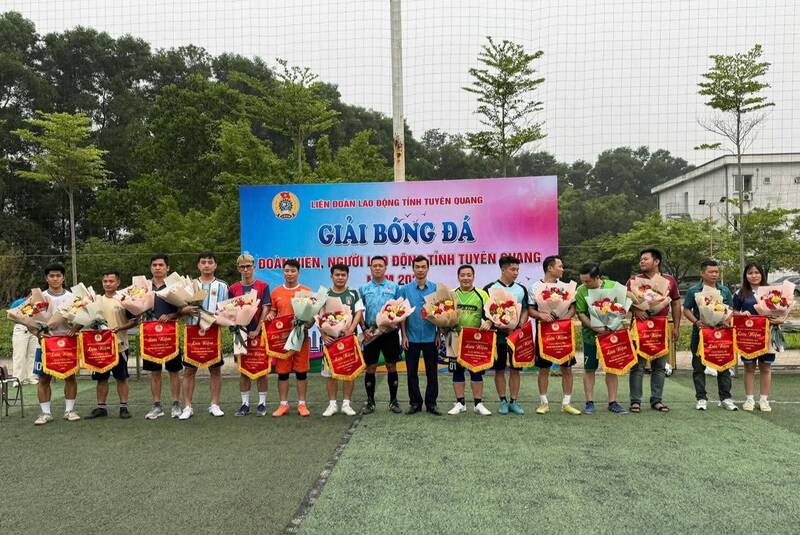 Opening of the 2026 Tuyen Quang Provincial Union Members and Workers Football Tournament. Photo: Tuyen Quang Trade Union