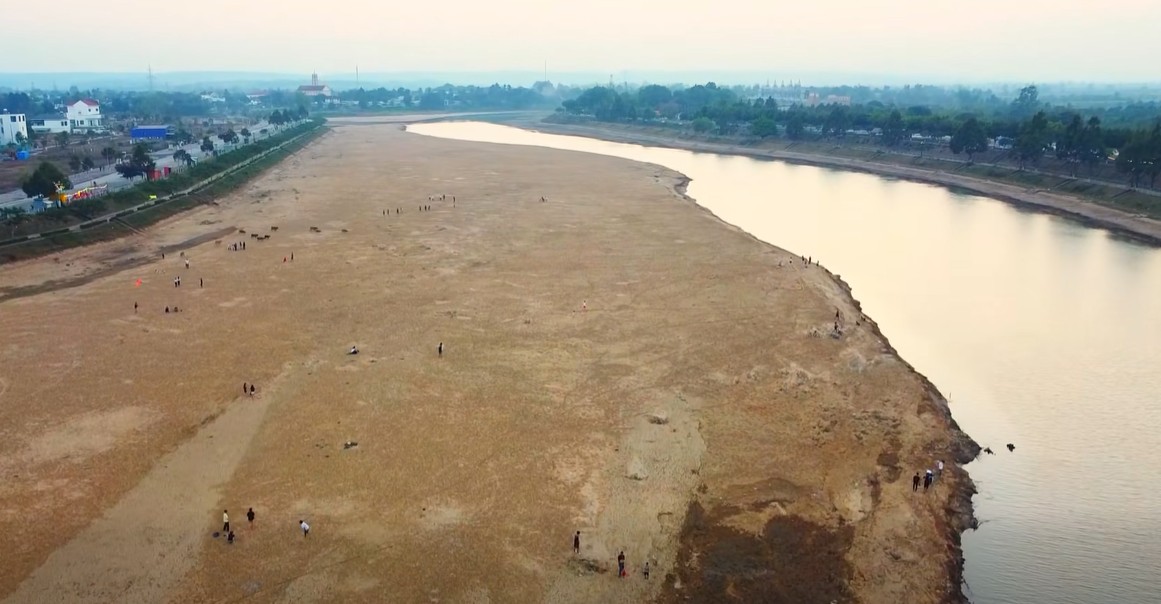 Khu vực bãi bồi ven sông được người dân ví như “Biển Kon Tum“. Ảnh: Hồng Văn 