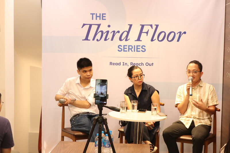 Các diễn giả trao đổi tại talkshow “Đọc Tây Hiểu Ta” trong không gian The Third Floor Series. Ảnh: Ban tổ chức