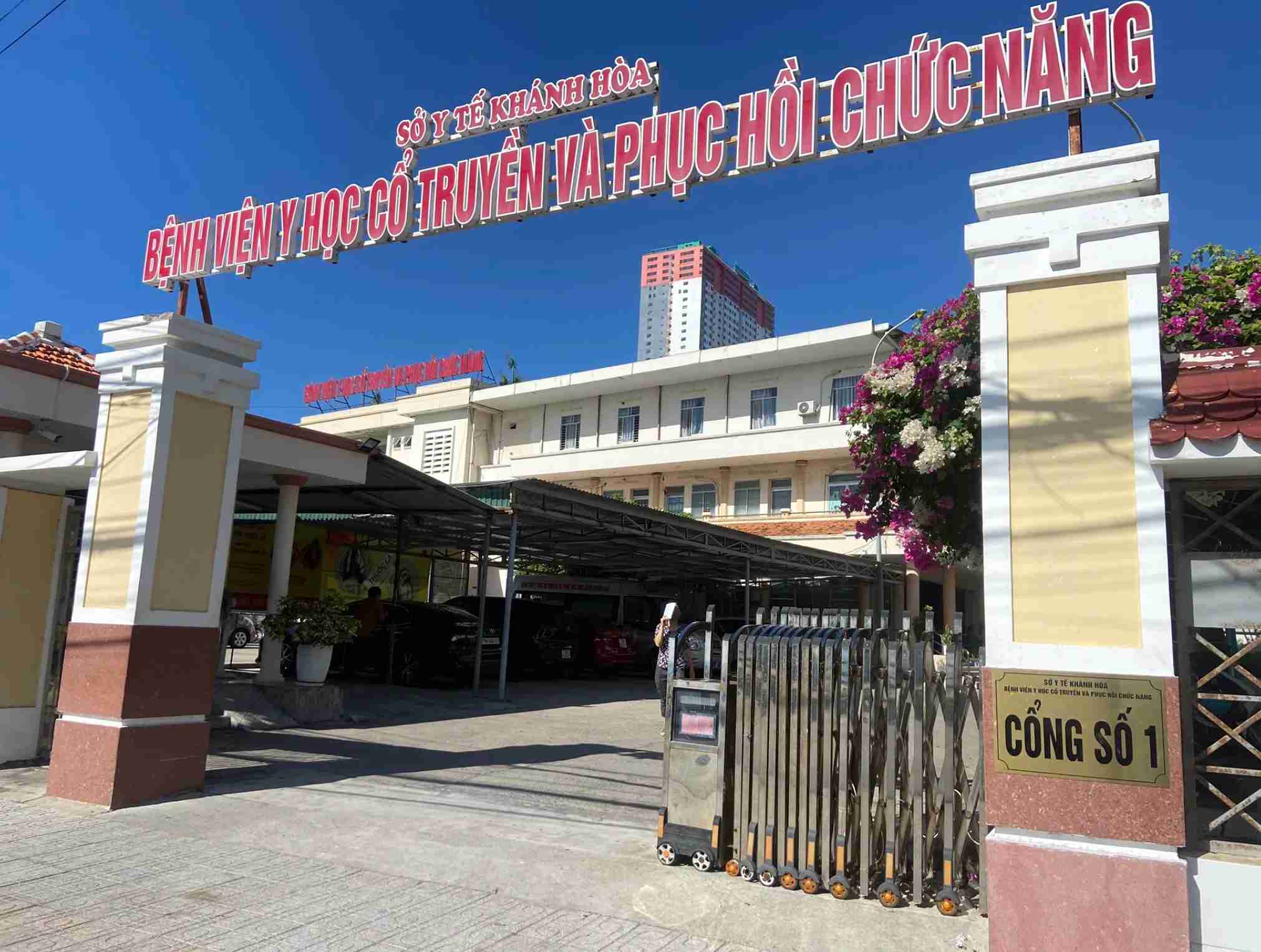 Ngành y tế đã kiểm tra, chấn chỉnh kỹ năng giao tiếp, ứng xử nhân viên tại bệnh viện. Ảnh: Hữu Long