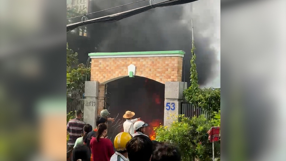 Many motorbikes burned down in people's yards in Ho Chi Minh City
