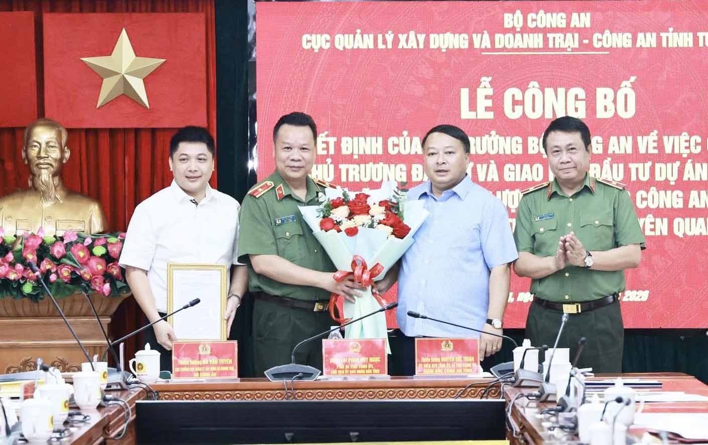 Le ministère de la Sécurité publique a annoncé la décision approuvant la politique d'investissement du projet de construction de logements sociaux pour les forces de police dans la province de Tuyên Quang. Photo: CATQ.
