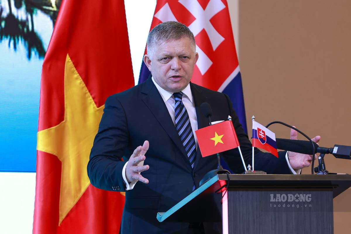 Thủ tướng Chính phủ nước Cộng hòa Slovakia Robert Fico phát biểu tại Diễn đàn. Ảnh: Hải Nguyễn