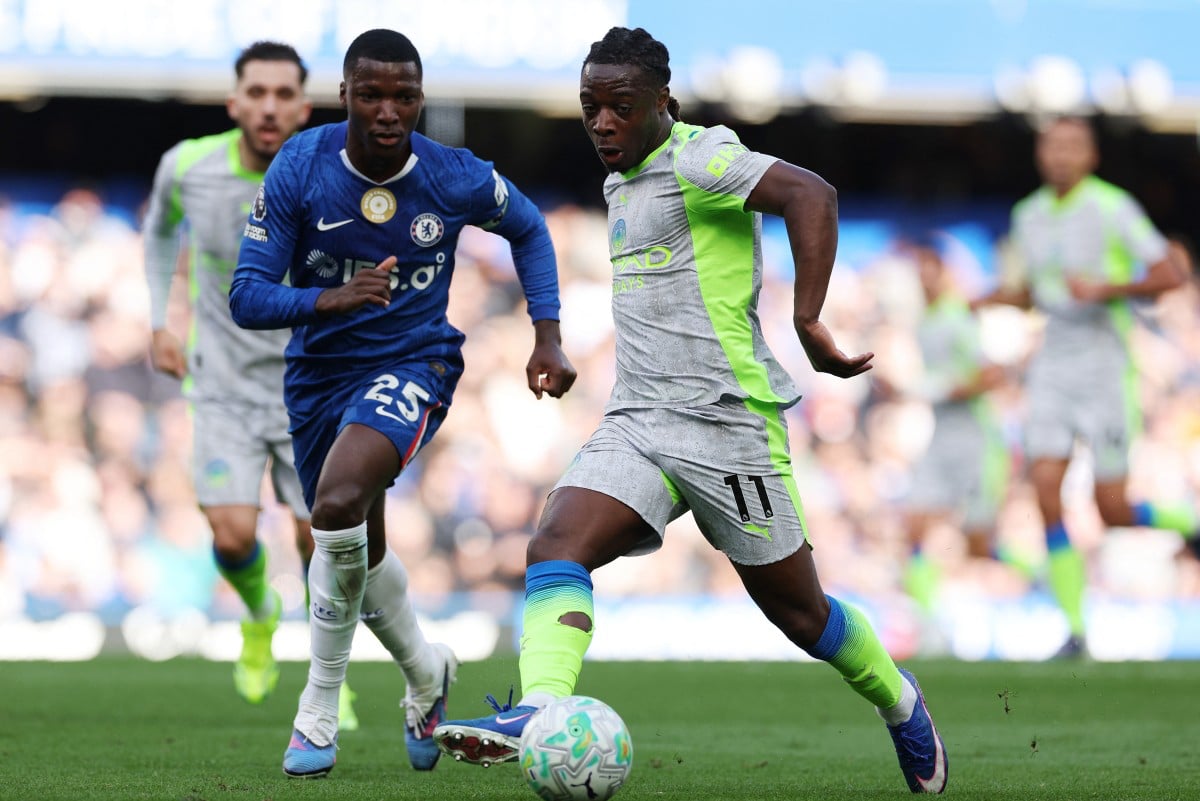 Man City phả hơi nóng lên Arsenal sau chiến thắng trước Chelsea.  Ảnh: AFP