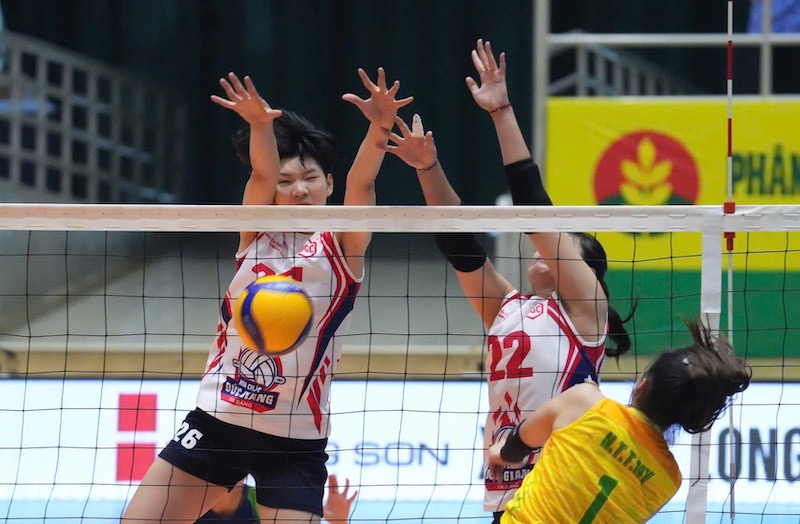 ホアチャットドゥクザンは、2026年全国バレーボール選手権でVTVビンディエンロンアンに勝利した後、勢いを増しました。写真:VFV