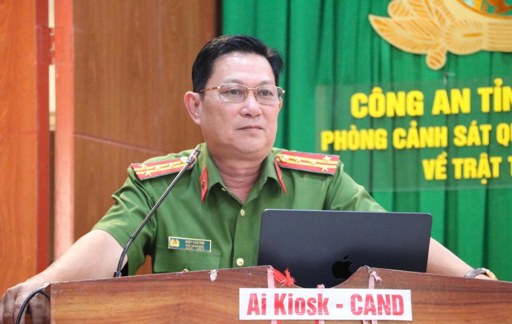 Đại tá Diệp Văn Thế - Phó Giám đốc Công an tỉnh An Giang phát biểu tại buổi lễ. Ảnh: Tiến Dũng