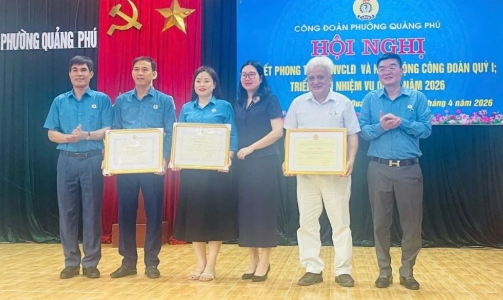 Many collectives and individuals of Quang Phu Trade Union were commended by the Vietnam General Confederation of Labor and the Provincial Labor Federation. Photo: Thanh Hoa Trade Union