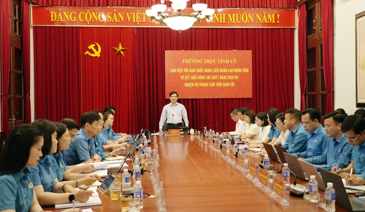 Mr. Vu Quyet Tien - Deputy Secretary of the Provincial Party Committee, Chairman of the Provincial Fatherland Front Committee working with the Executive Committee of the Quang Ninh Provincial Labor Federation. Photo: Quang Ninh e-Portal