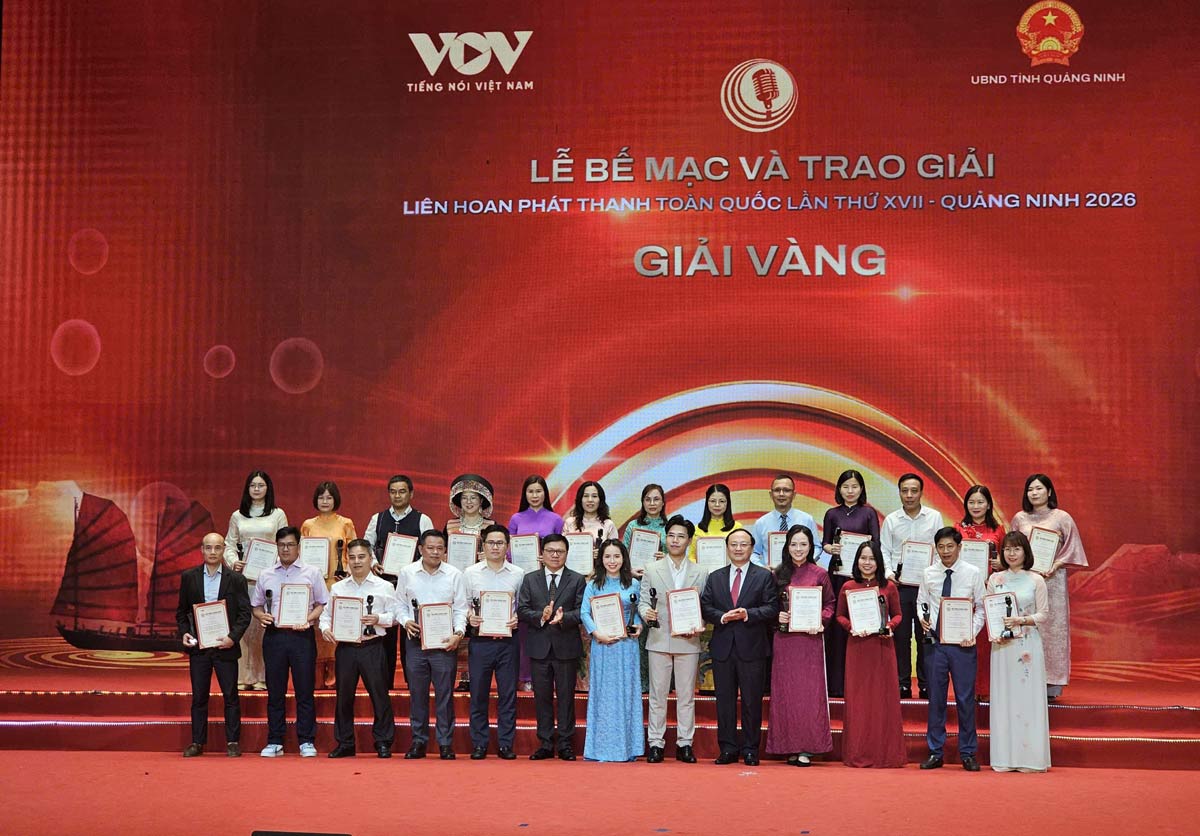 Trao giải vàng tại Liên hoan Phát thanh toàn quốc lần thứ XVII - Quảng Ninh 2026. Ảnh: Đoàn Hưng