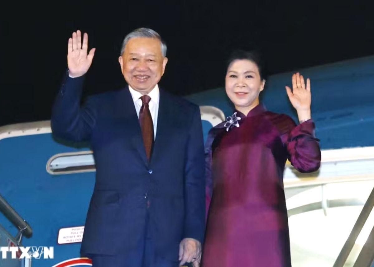 General Secretary and President To Lam and his wife leave Hanoi, heading on a state visit to China. Photo: VNA