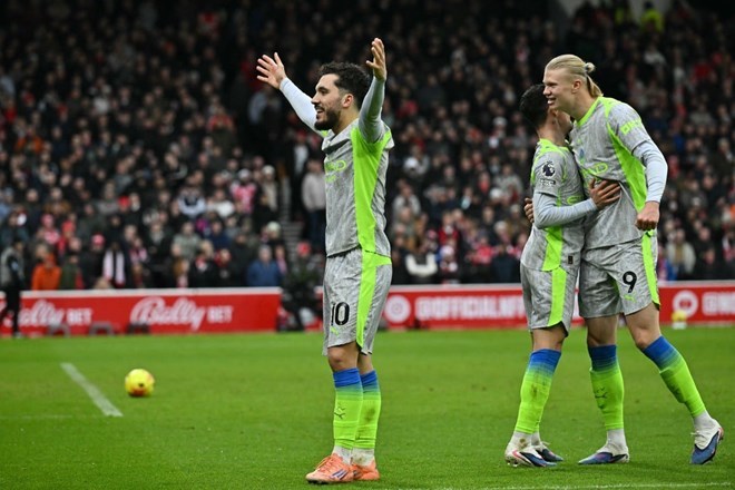 Man City đang tạo áp lực rất lớn lên Arsenal. Ảnh: AFP