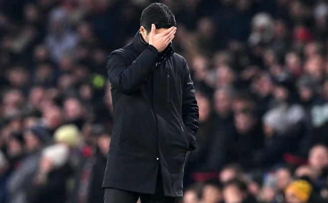 Mikel Arteta needs to adjust Arsenal's tactics.  Photo: AFP