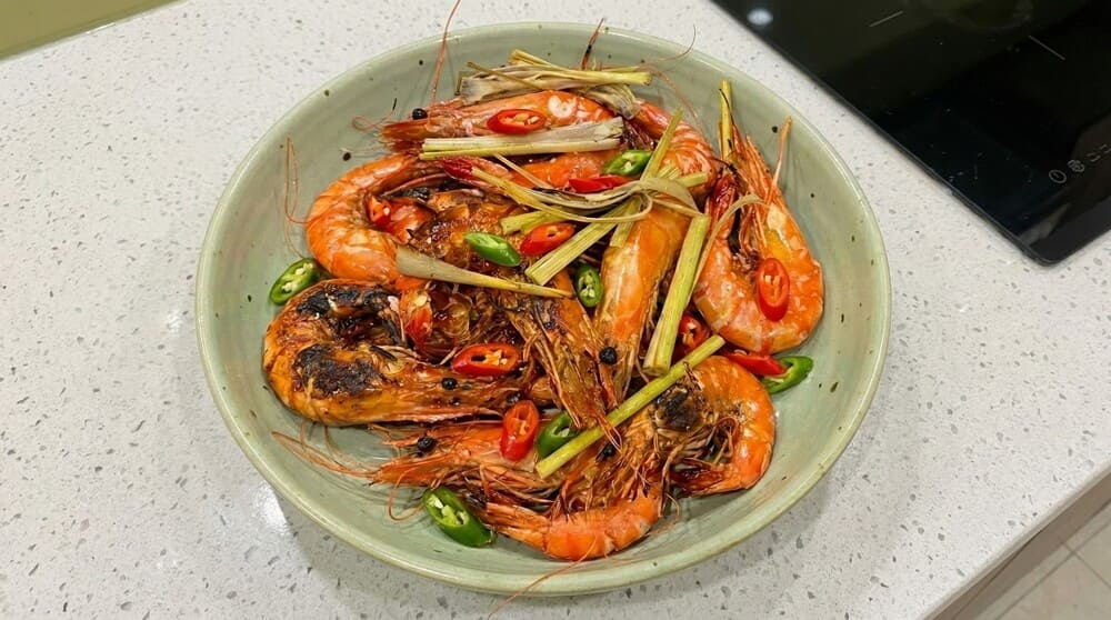 Delicious grilled shrimp with garlic. Photo: Tuan Dat