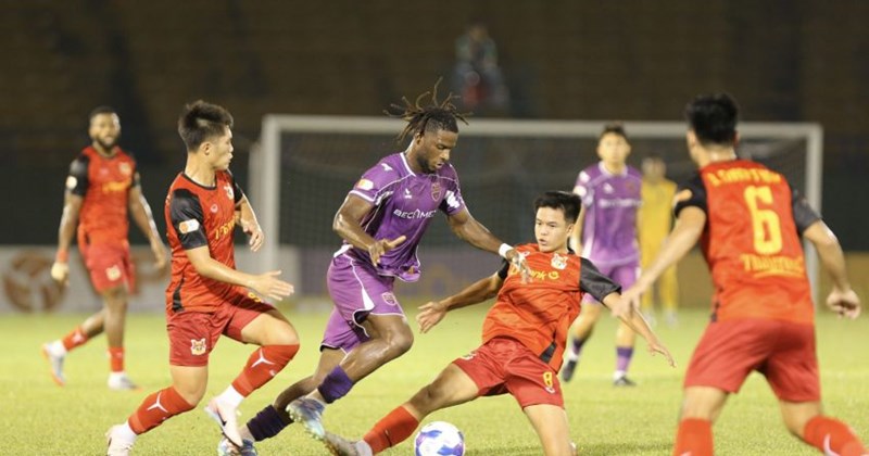 CAHN dẫn đầu cuộc đua vô địch V.League