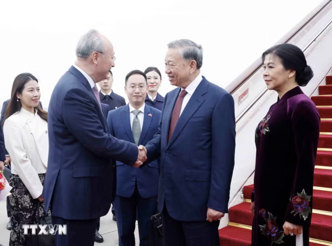 Welcoming ceremony for General Secretary and President To Lam and his wife at Beijing International Airport. Photo: VNA