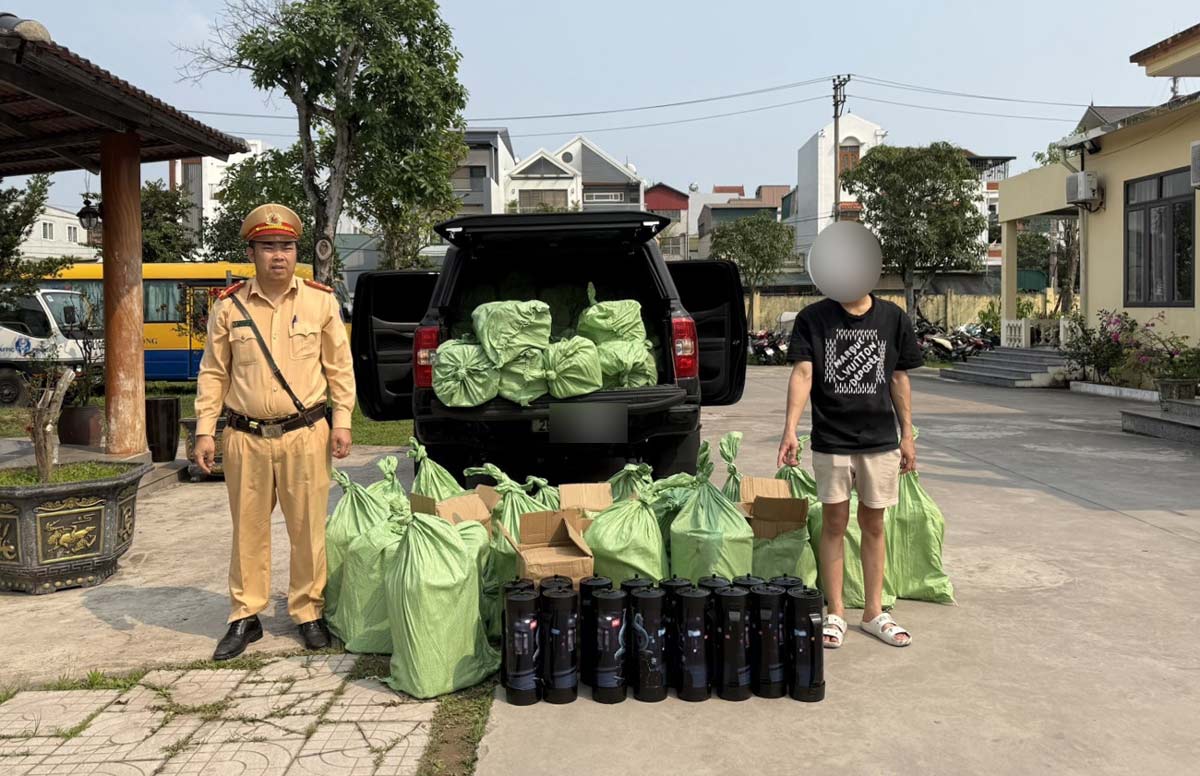 Liên tiếp phát hiện 2 vụ vận chuyển khí cười (N₂O) với số lượng lớn, thu giữ tổng cộng 440 bình khí cười. Ảnh: Công an Quảng Ninh