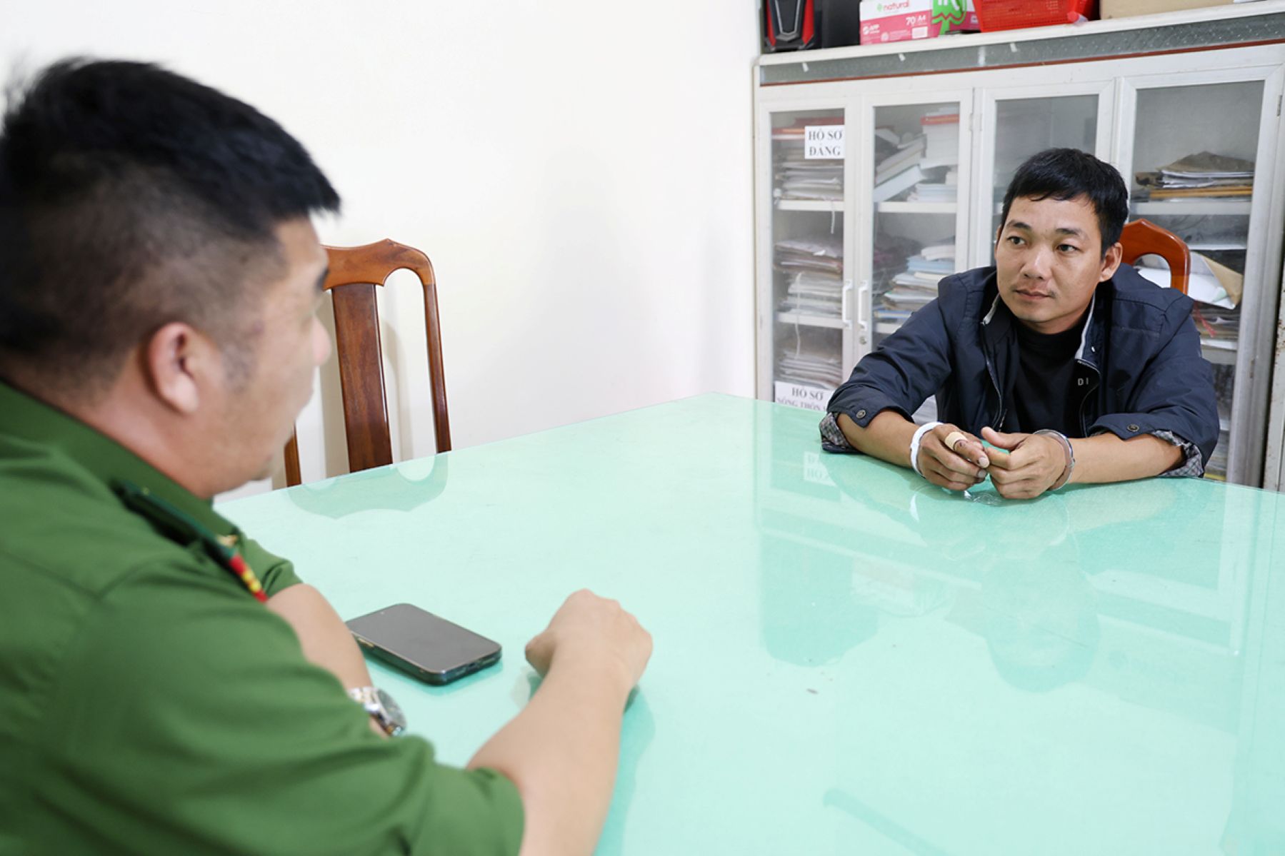 Phạm Thanh Sang khai nhận hành vi giết người tại Cơ quan Công an. Ảnh: Vũ Tiến