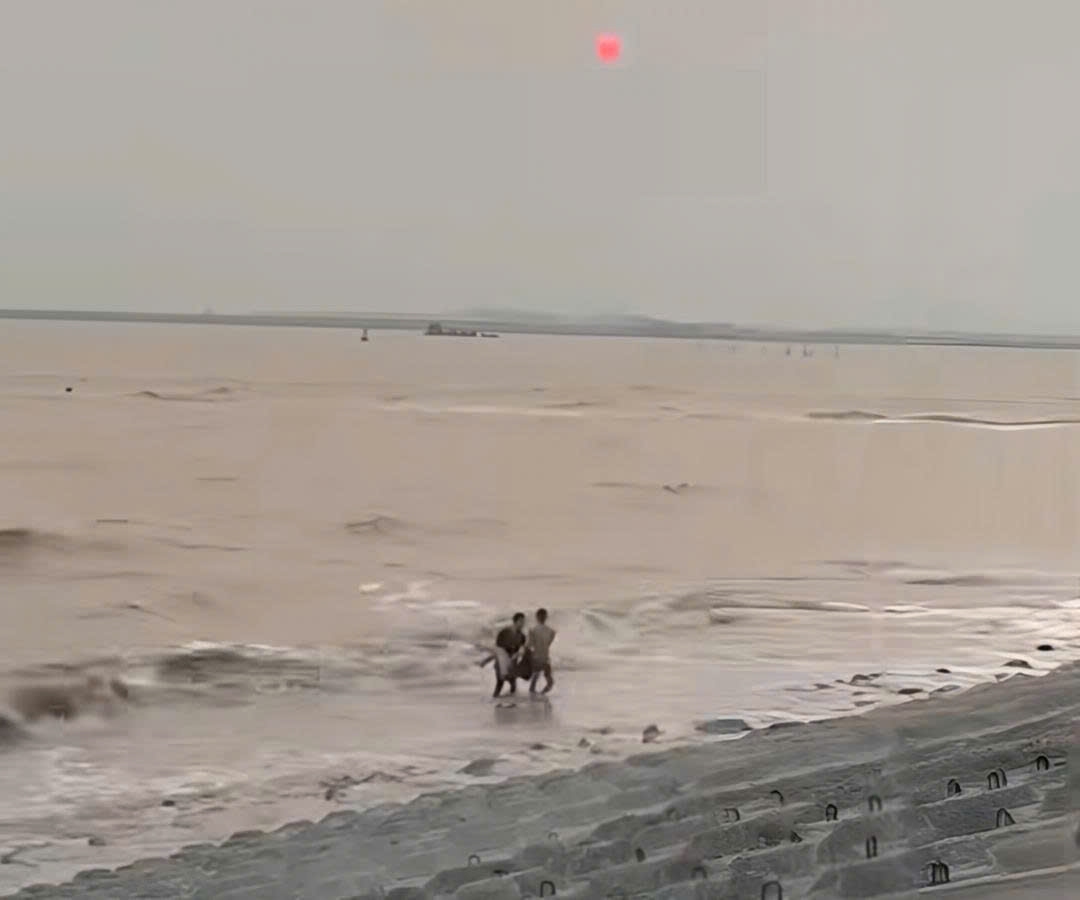 Two drowned children were brought ashore safely. Photo cut from video