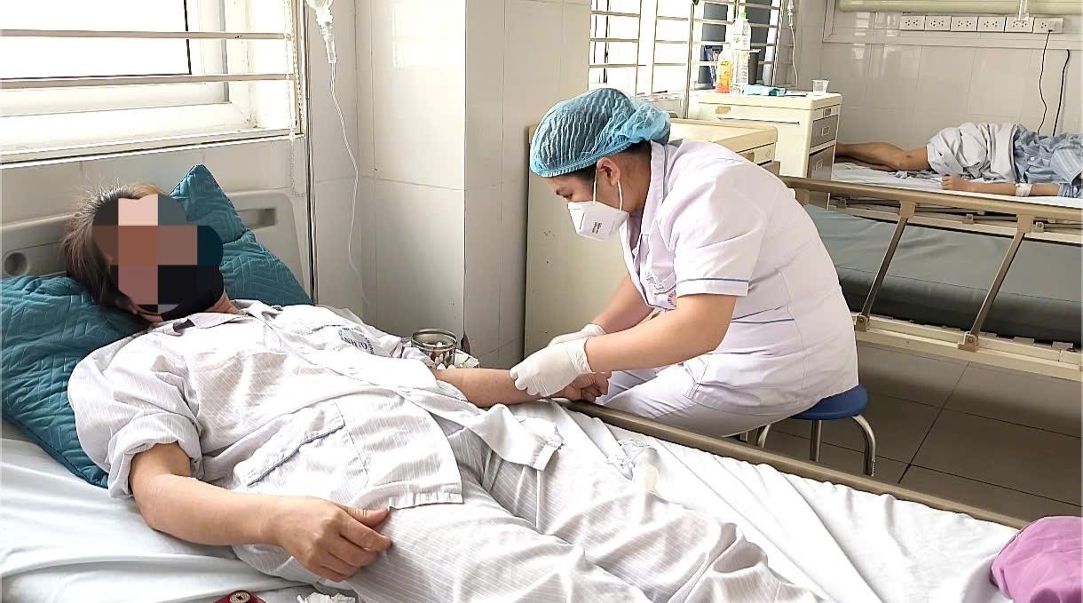 Un caso de adulto con sarampión debido a la negligencia de no vacunarse contra la enfermedad. Foto: Thanh Dang