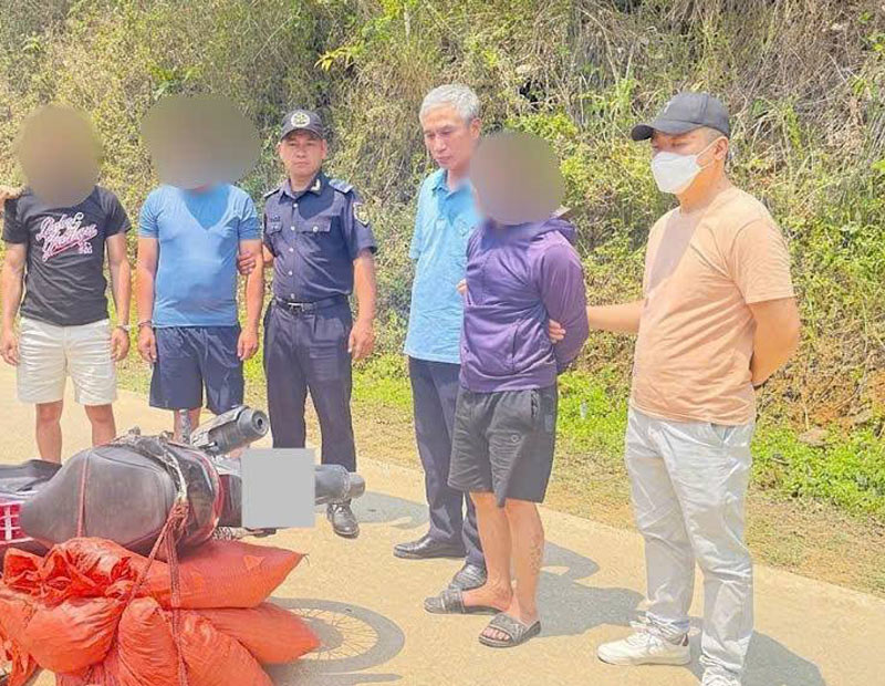 Các bao tải chứa vảy động vật nghi là vảy tê tê được lực lượng chức năng phát hiện, thu giữ. Ảnh: Công an Cao Bằng