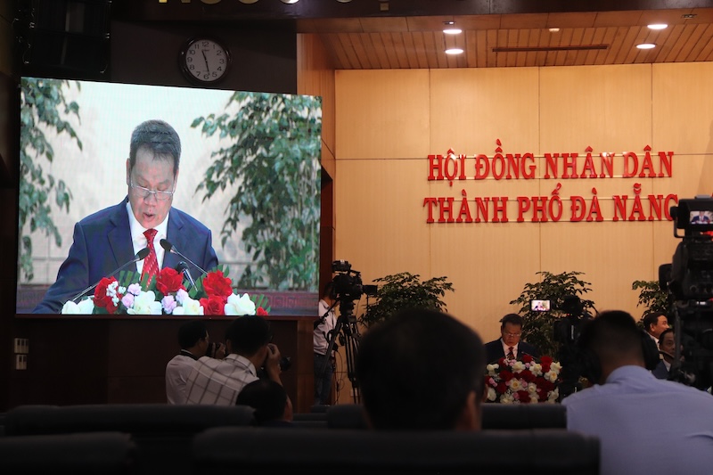 Mr. Nguyen Manh Hung expressed his emotion and deep gratitude when he was trusted to be entrusted with the responsibility of heading the city government. Photo: Nguyen Linh