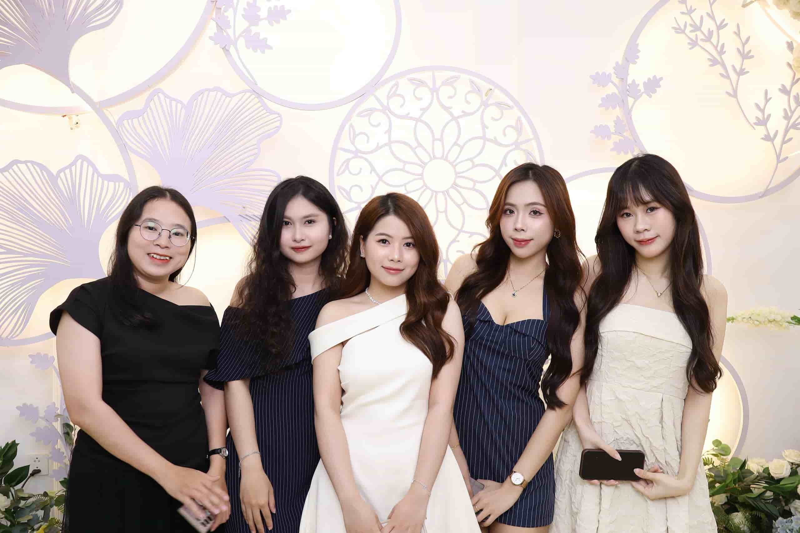 Photobooth tạo không khí sôi động cho tiệc cưới. Ảnh: Huyền Trang