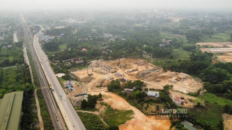 Công trình nằm sát trục đường Việt Bắc. Ảnh: Việt Bắc