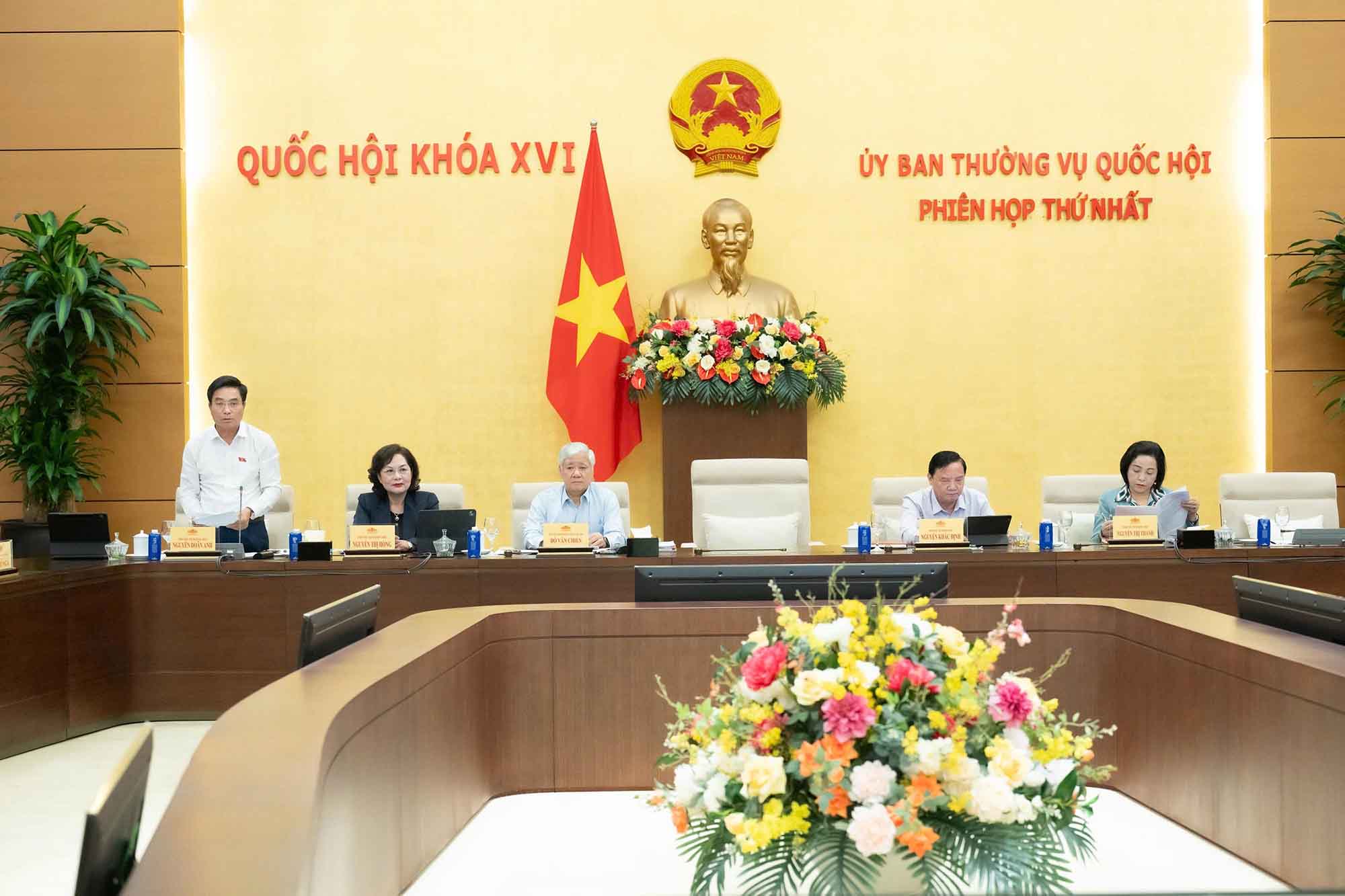 Ủy ban Thường vụ Quốc hội cho ý kiến về báo cáo kết quả giám sát văn bản quy phạm pháp luật năm 2025 của Hội đồng Dân tộc và các Ủy ban của Quốc hội. Ảnh: Quochoi.vn