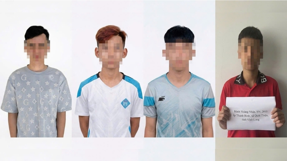 El grupo de adolescentes que cometieron el acto de robar pollos fue descubierto y procesado en la agencia de policía. Foto: Hoang Loc