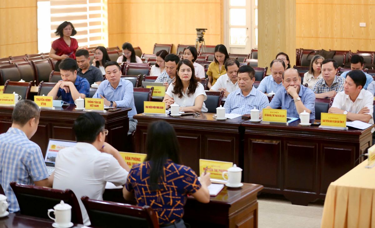 Hội nghị với sự tham gia đông đảo của các đơn vị, cơ quan báo chí. Ảnh: Quách Du