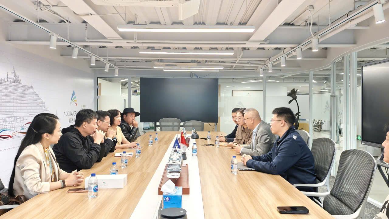 Delegation of the Department of Culture, Sports and Tourism of Quang Ninh province working with Adora shipping line in Shanghai. Photo: Tuong Linh